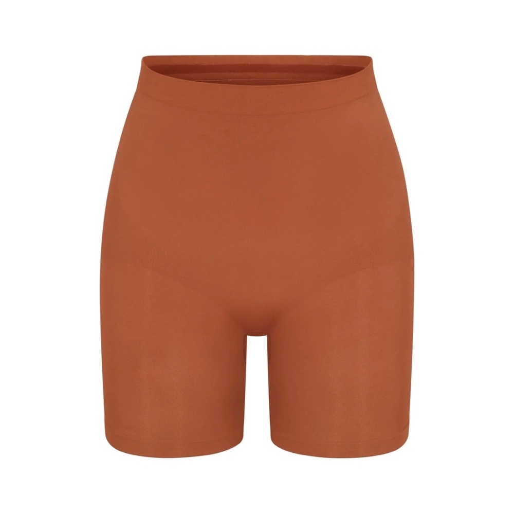 Skims Seamless Sculpt Mid Thigh Short